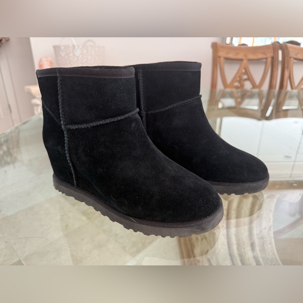 UGG Classic Femme Mini wedge boots booties Black 🖤 size 8